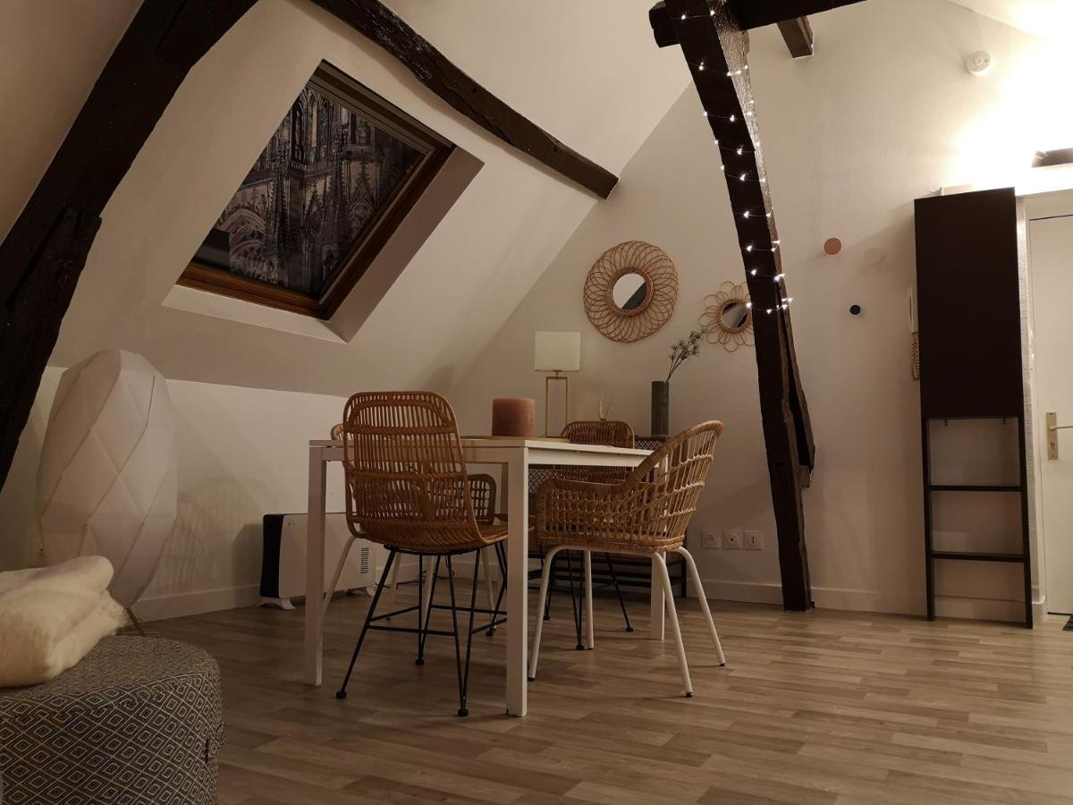 Logement Cosy Renove Au Pied De La Cathedrale Avec Climatisation แร็งส์ ภายนอก รูปภาพ